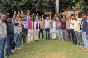 बलिया के शिक्षकों का खराब हो रहा CIBIL स्कोर, 27 नवंबर को आंदोलन का अल्टीमेटम