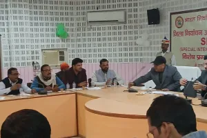 Ballia News : मतदाता सूची विशेष प्रगाढ़ पुनरीक्षण पर CDO ने राजनीतिक दलों के साथ की बैठक, बोले...