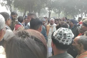 Ballia News : बागीचे के बाहर खेत में मिला वृद्ध का शव, मचा हड़कम्प, सामने आ रही ये बात