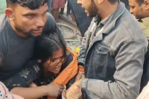 Ballia में ट्रेन की चपेट में आने से अधेड़ की मौत