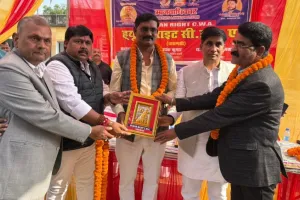 वाराणसी के देउरा गांव में मना विश्व मानवाधिकार दिवस, छात्र-छात्राओं को दी अहम जानकारी