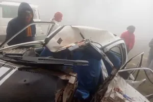Ballia Road Accident : तस्वीरों में देखें कार एक्सीडेंट का भयावह सच, दो युवकों की चली गई जान