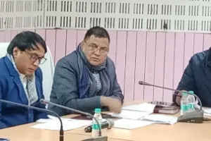 न्यूटेशन में लापरवाही पर बलिया डीएम का बड़ा एक्शन... इस कार्यालय के सभी कर्मचारियों का वेतन रोकने का आदेश