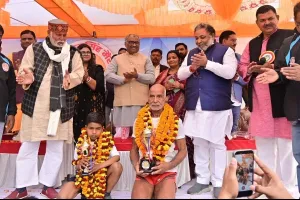 मैराथन में खास धावक बनें बलिया के इन दो सितारों का परिवहन मंत्री ने कुछ यूं बढ़ाया उत्साह 