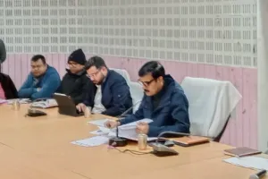 बलिया डीएम ने जांची Greenfield Expressway और एनएच-27बी की प्रगति, ठेकेदार पर FIR का निर्देश