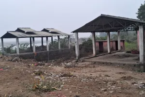 Ballia News : उपेक्षा का शिकार गंगा नदी के पचरुखिया घाट पर बना अंत्येष्टि स्थल