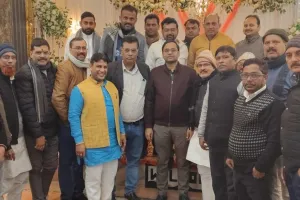 बलिया से स्थानांतरित डीआई के सम्मान में समारोह, भावुक हुए दवा कारोबारी 