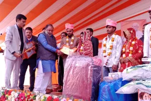 बलिया में मुख्यमंत्री सामूहिक विवाह : एक साथ बजीं 227 जोड़ों की शहनाई