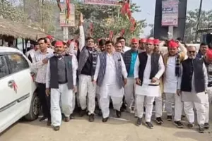 बीएलओ पर दबाव और प्रशासनिक अनदेखी के खिलाफ सपा का प्रदर्शन