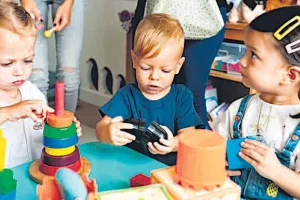 सर्वे में खुलासा : बच्चे स्कूल में किताबों को समझने लगे हैं मोबाइल