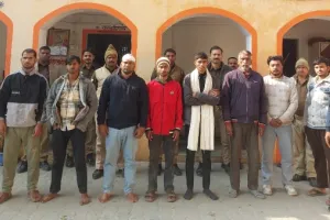 बलिया में महिला पर प्राणघातक हमला, पिता-पुत्र समेत आठ गिरफ्तार