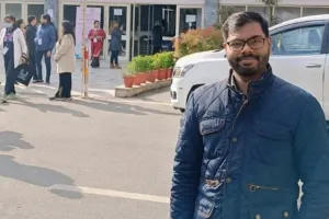 प्राथमिक विद्यालय से ककहरा सीख एम्स दिल्ली में डाक्टर बना बलिया का लाल, शिक्षक पुत्र डॉ. अमरेन्द्र को खूब मिल रही बधाई