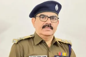 बलिया एसपी ने 10 दरोगा को किया इधर से उधर, बदले दो पुलिस चौकी इंचार्ज