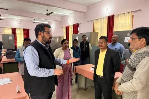 Ballia News : चेतावनी के बाद भी मिली कमियां, CDO ने चार कर्मचारियों का रोका वेतन; इन विन्दुओं पर किए अलर्ट