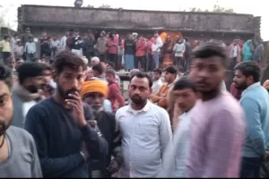 बलिया भीषण सड़क हादसा : चाचा के सामने भतीजे की दर्दनाक मौत, सिसका हर दिल