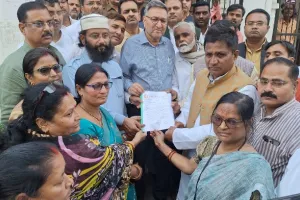 बलिया BSA कार्यालय से कलेक्ट्रेट तक TET के खिलाफ गरजें शिक्षक, सड़कों पर गूंजा यह नारा