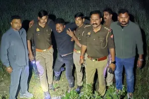 बलिया में पुलिस से भिड़ा बदमाश : पैर में लगी गोली, अस्पताल पहुंचा हिस्ट्रीशीटर