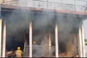 बल‍िया में आग का तांडव : मां-बेटे की दर्दनाक मौत, जान बचाने की कोशिश में पति घायल