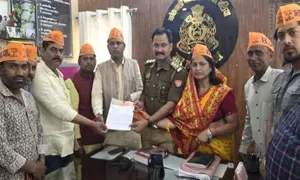 CM योगी आदित्यनाथ की मां पर अभद्र टिप्पणी, बल‍िया में मौलाना के खिलाफ तहरीर