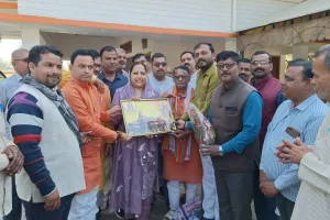 मानदेय वृद्धि पर शिक्षामित्रों ने जताया आभार, भाजपा विधायक केतकी सिंह को किया सम्मानित 