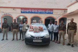 Ballia में 9 पेटी शराब लदी कार के साथ चार गिरफ्तार