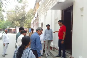 बलिया कलेक्ट्रेट में सुधार की पहल, निरीक्षण कर डीएम ने दिए जरूरी दिशा-निर्देश