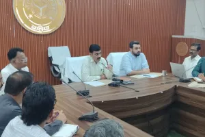 बलिया डीएम की इस महत्वपूर्ण बैठक में अनुपस्थित रहे तीन अफसर, स्पष्टीकरण तलब