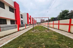 गाजीपुर सिटी स्टेशन : आकर्षण का केन्द्र बनी रेलवे कॉलोनी में खाली पड़ी भूमि, इंजीनियरों की सोच ने बदली तस्वीर