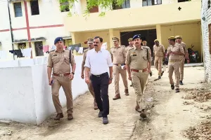बलिया एसपी ने देखा दो थाने का सच, औचक निरीक्षण के दौरान दिए आवश्यक दिशा निर्देश