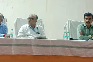 बलिया में ‘नो आयुष्मान-नो अनाज’ व्यवस्था लागू, कार्ड बनाने में तेजी के निर्देश, डीएम ने घोषित किया डेडलाइन