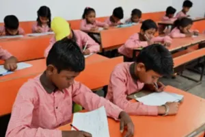 परिषदीय विद्यालयों की वार्षिक परीक्षा शुरू, बलिया में शामिल हुए दो लाख से अधिक परीक्षार्थी