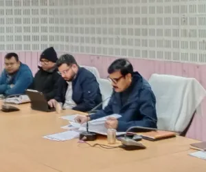 बलिया डीएम ने जांची Greenfield Expressway और एनएच-27बी की प्रगति, ठेकेदार पर FIR का निर्देश