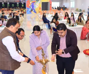 राधाकृष्ण अकादमी में farewell : भव्य समारोह में जूनियर्स ने 12वीं के छात्रों को दी भावनात्मक विदाई