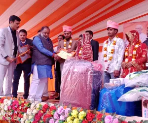 बलिया में मुख्यमंत्री सामूहिक विवाह : एक साथ बजीं 227 जोड़ों की शहनाई