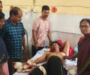 बलिया में बीच बाजार युवक पर चाकू से हमला, हालत गंभीर