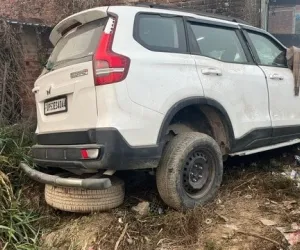 दविश देकर लौट रही पुलिस की टीम का एक्सीडेंट, सब इंस्पेक्टर की मौत, महिला दरोगा समेत 3 घायल 