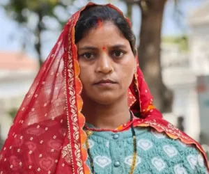 बलिया में 'पॉवर' को लेकर महिला प्रधान का सनसनी खुलासा, बोली - देवर-सचिव ने...