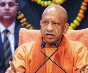 संविदाकर्मियों को योगी सरकार की बड़ी सौगात : 1 अप्रैल से बढ़ेगा मानदेय, जानें कितनी मिलेगी सैलरी