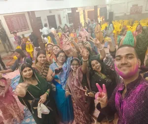 प्रेम, सौहार्द्र और एकता से सराबोर रहा बरनवाल सेवा समिति का होली मिलन समारोह