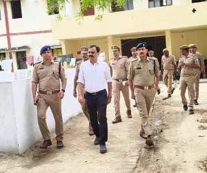बलिया एसपी ने देखा दो थाने का सच, औचक निरीक्षण के दौरान दिए आवश्यक दिशा निर्देश