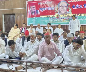 Ballia News : सामाजिक परिवर्तन के महानायक कांशीराम को समाजवादियों ने किया नमन्