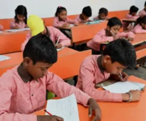 परिषदीय विद्यालयों की वार्षिक परीक्षा शुरू, बलिया में शामिल हुए दो लाख से अधिक परीक्षार्थी